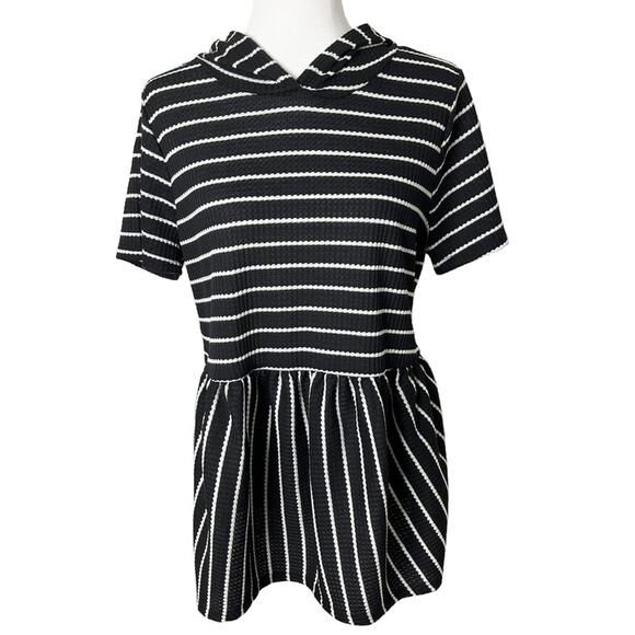 Lane Bryant Womens Knit Top 10/12 Black White Striped Hoodie Peplum Short Sleeve - Picture 2 of 10